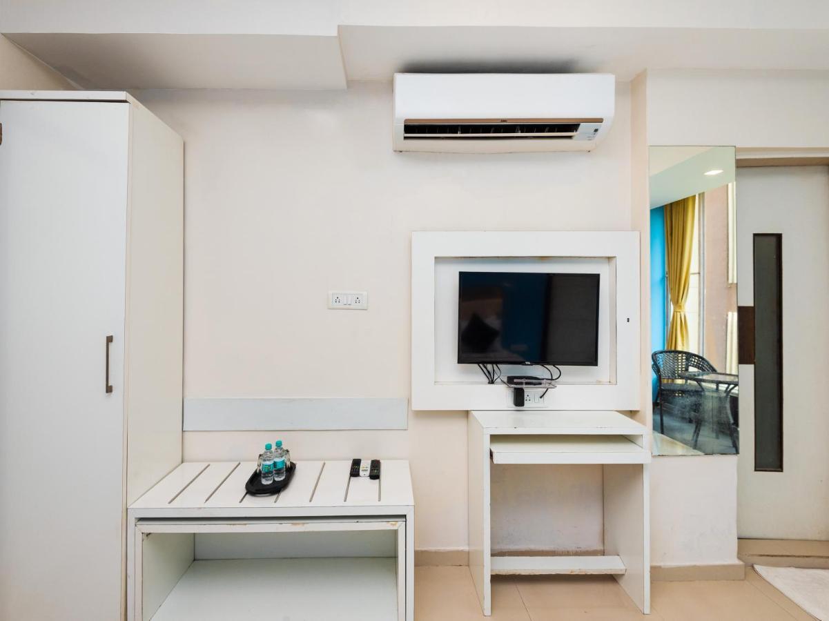 Hotel Aura - Near Malad Link Road Gorai Εξωτερικό φωτογραφία